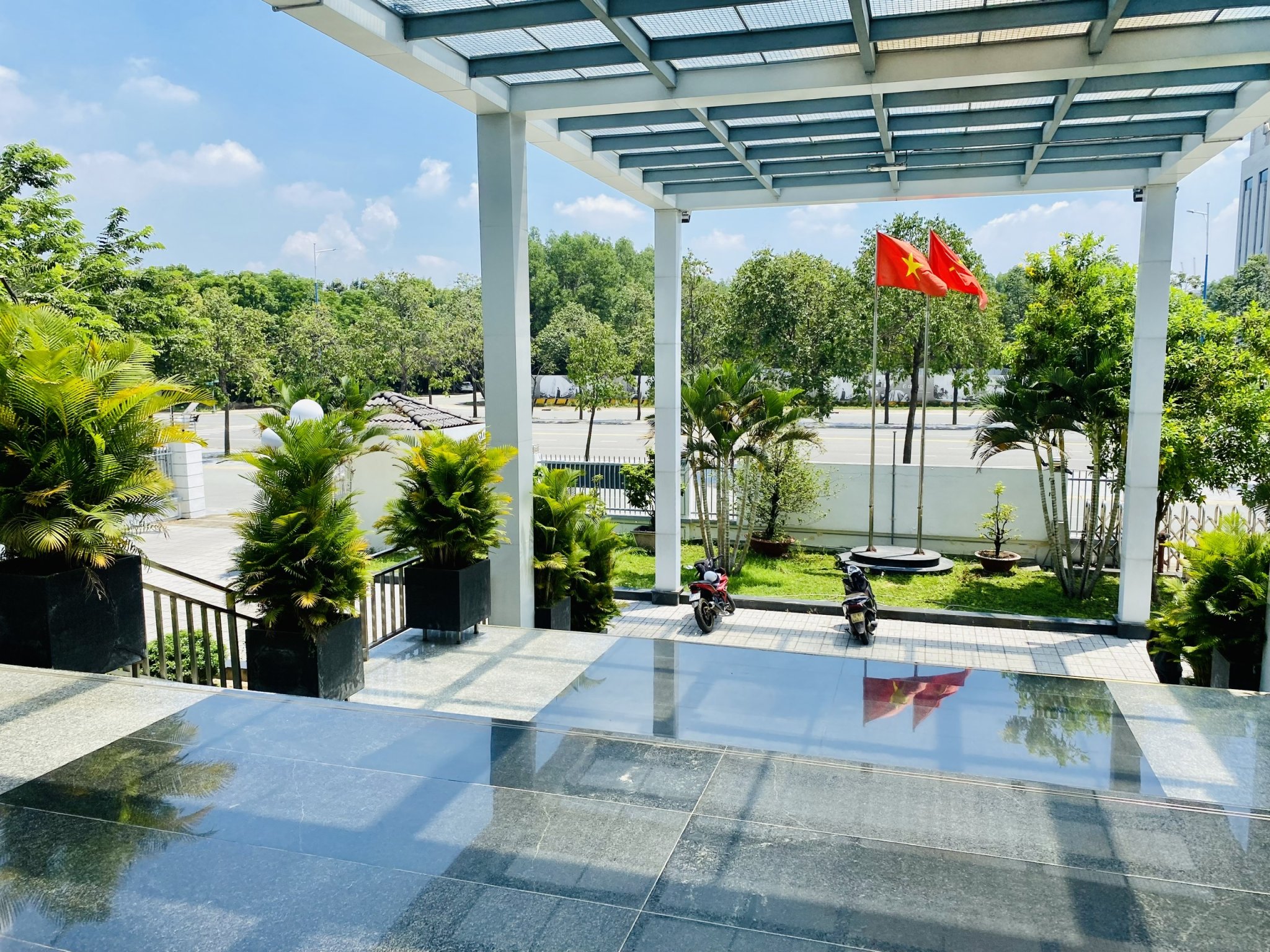 CÓ NHỮNG NGÀY, GIỮ TAY LÁI CŨNG LÀ TIẾN BƯỚC